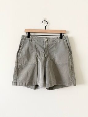 J. Jill Utility Patch Pocket Bermuda Shorts Size 10 Light Gray Cotton Blend